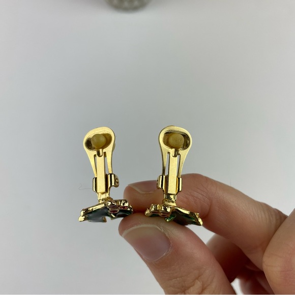 Vintage Green Red Holly Berry Holiday Christmas Clip On Earrings Jewelry - Picture 5 of 6